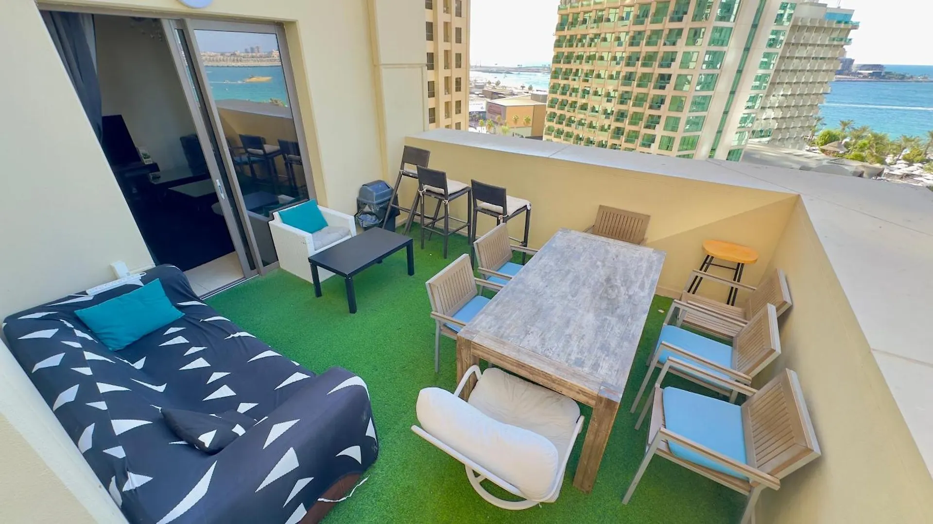 Sea Breeze Hostel Jbr Dubai Capsule hotel