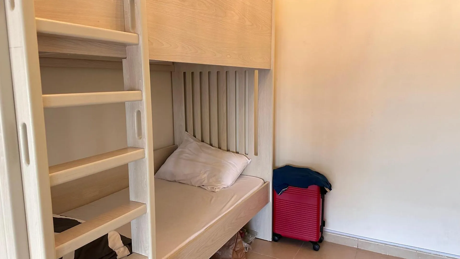 Sea Breeze Hostel Jbr Dubai United Arab Emirates
