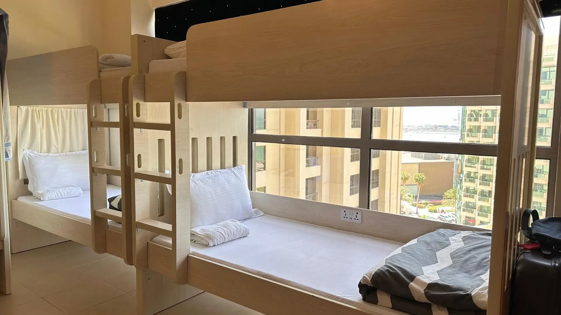 Sea Breeze Hostel Jbr Dubai