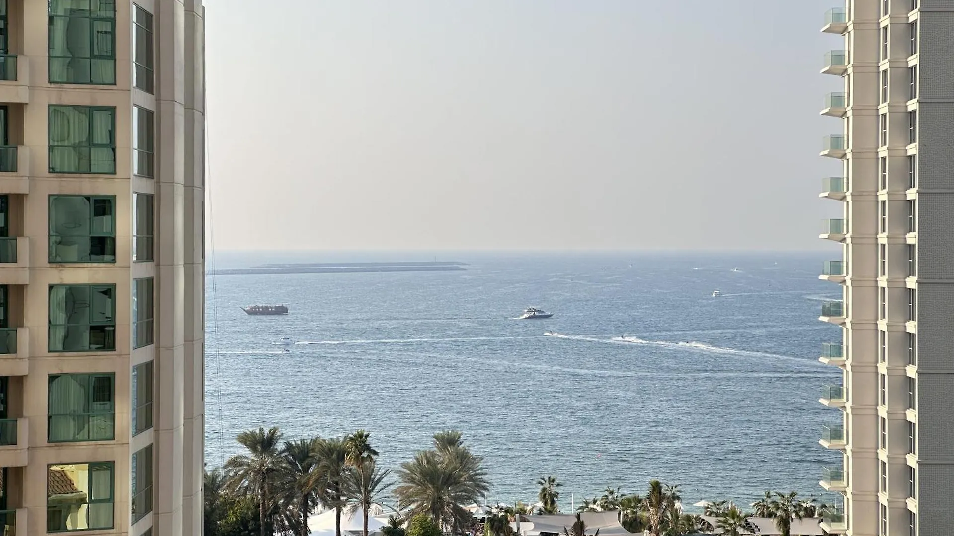 Sea Breeze Hostel Jbr Dubai Capsule hotel