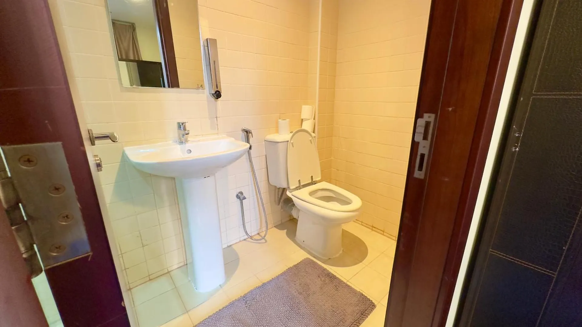 Sea Breeze Hostel Jbr Dubai Capsule hotel